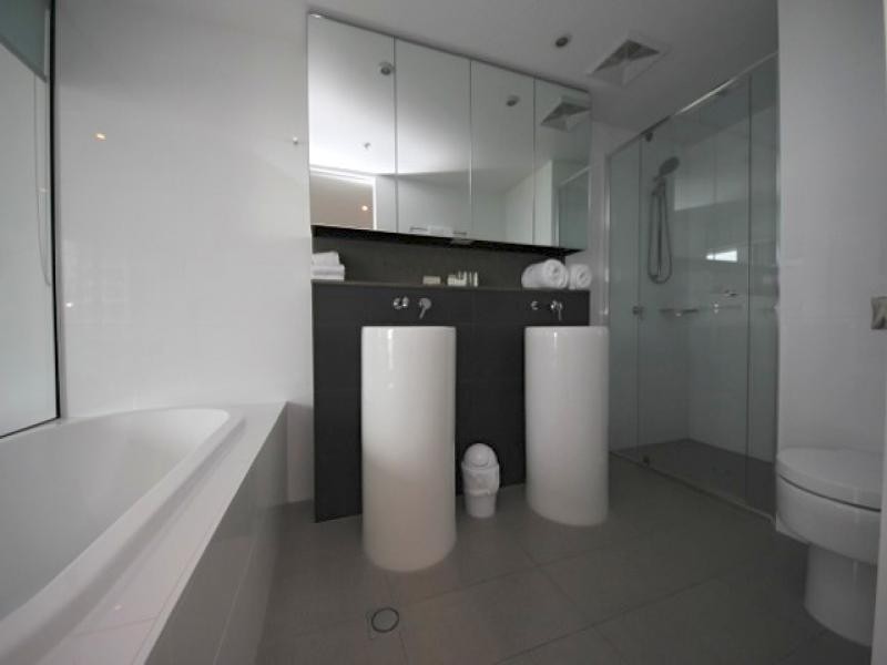 21305/4 Charles ave, Broadbeach QLD 4218