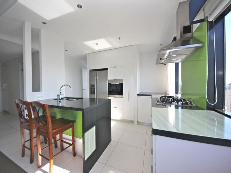 14 George Avenue, Broadbeach QLD 4218