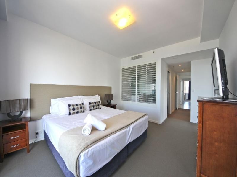 14 George Avenue, Broadbeach QLD 4218