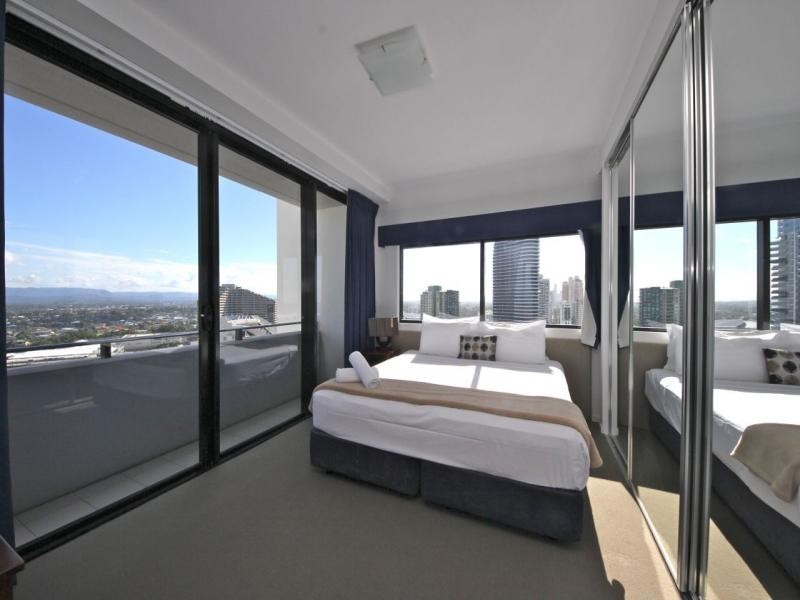 14 George Avenue, Broadbeach QLD 4218