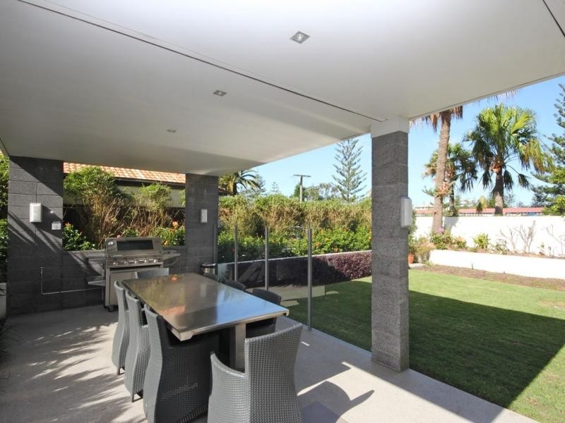 14 George Avenue, Broadbeach QLD 4218