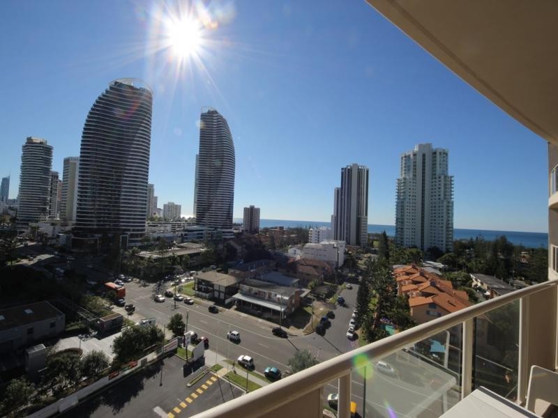 1109/42 Surf Parade, Broadbeach QLD 4218