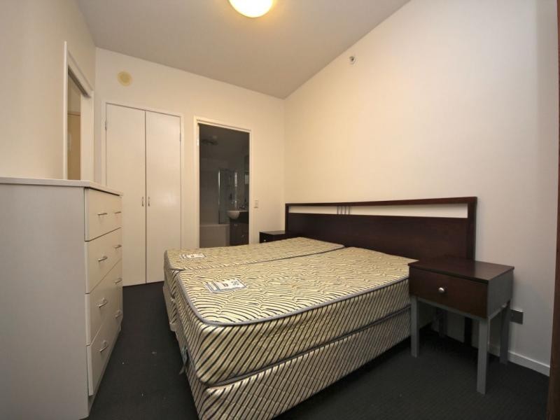 1109/42 Surf Parade, Broadbeach QLD 4218