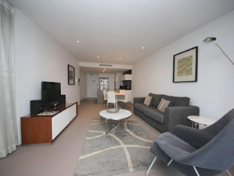 1305/2 Oracle Tower 2, Charles Ave, Broadbeach QLD 4218