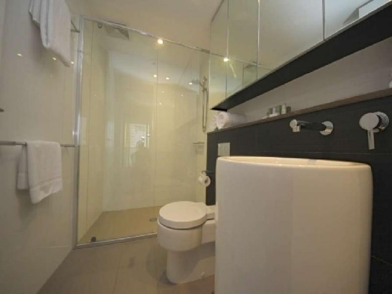 1305/2 Oracle Tower 2, Charles Ave, Broadbeach QLD 4218