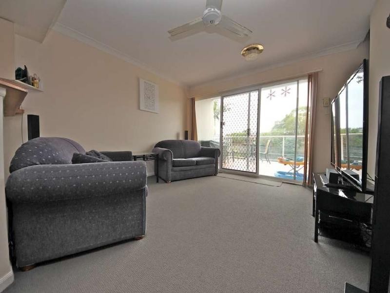 300 Cottesloe Drive, Mermaid Waters QLD 4218