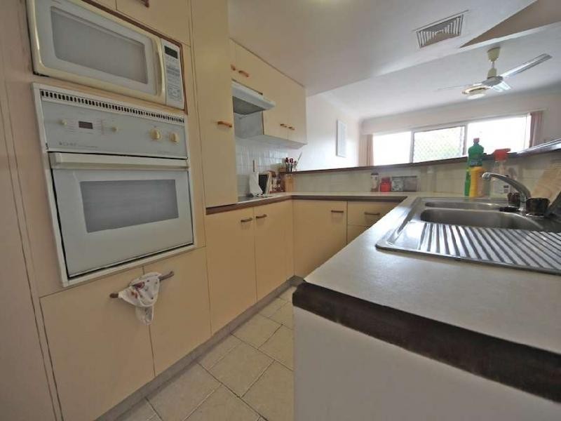 300 Cottesloe Drive, Mermaid Waters QLD 4218