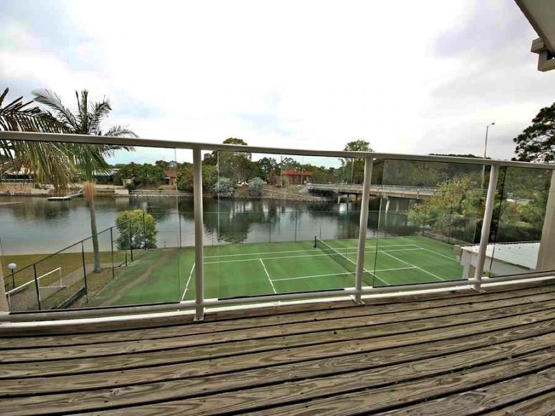 300 Cottesloe Drive, Mermaid Waters QLD 4218