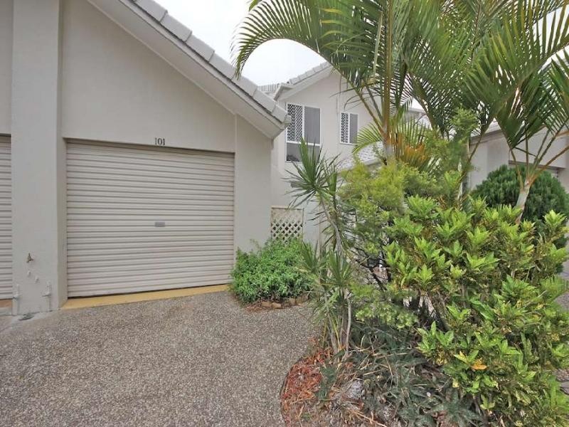 300 Cottesloe Drive, Mermaid Waters QLD 4218