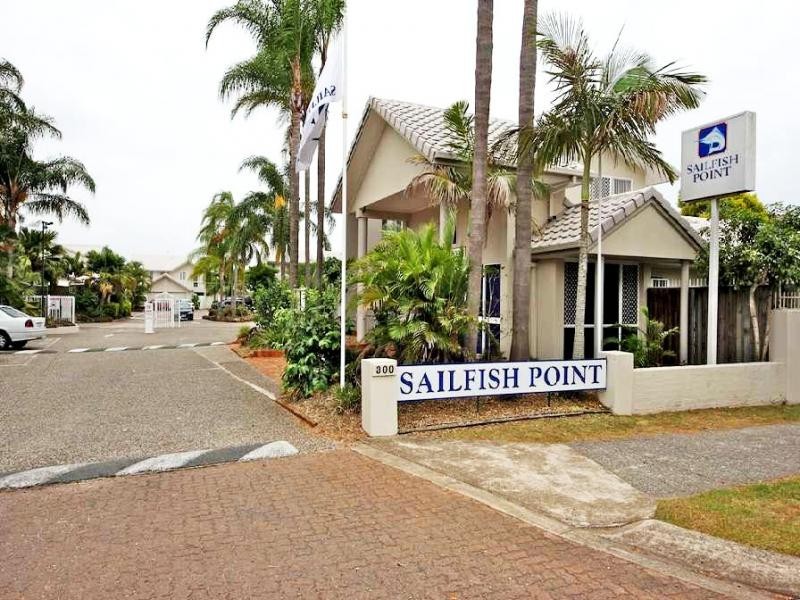300 Cottesloe Drive, Mermaid Waters QLD 4218