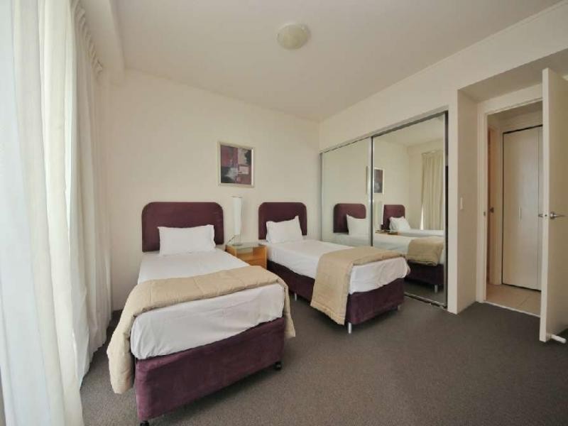 1803/2685 Gold Coast Highway, Broadbeach QLD 4218