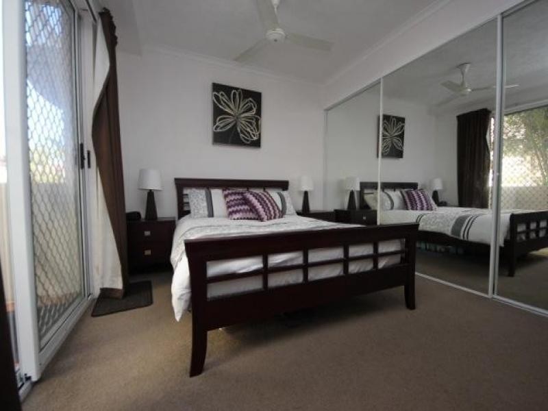 2/12 Britannia, Broadbeach QLD 4218