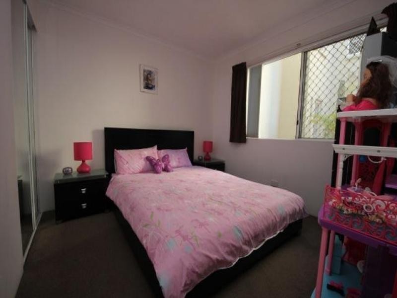 2/12 Britannia, Broadbeach QLD 4218