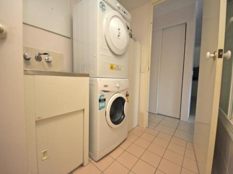 2/12 Britannia, Broadbeach QLD 4218