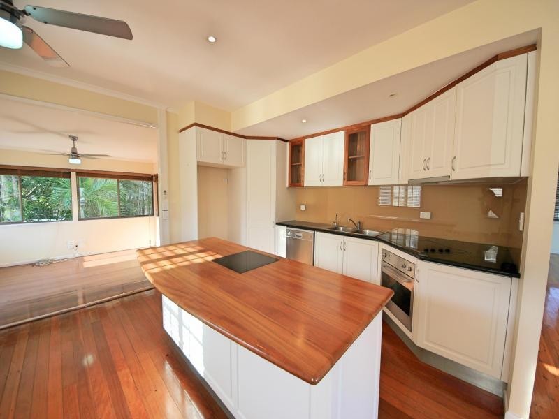 31 Francis Street, Mermaid Beach QLD 4218