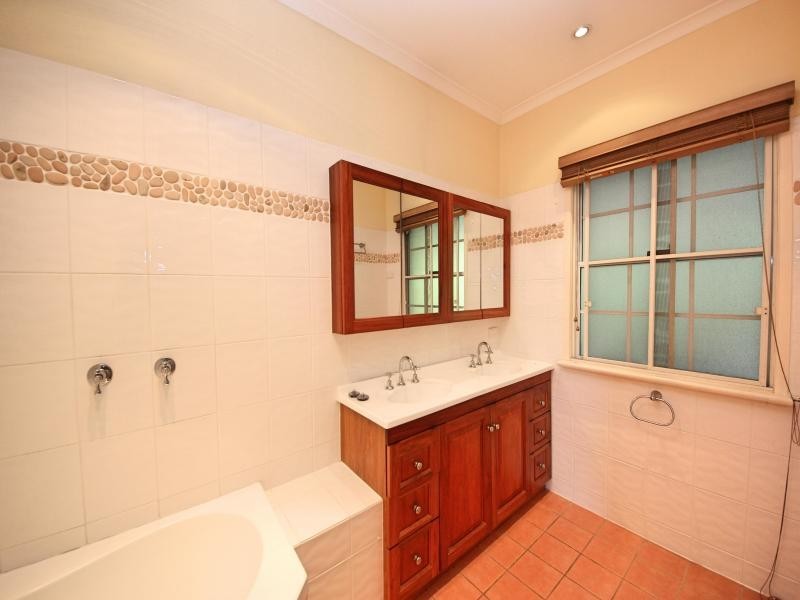 31 Francis Street, Mermaid Beach QLD 4218