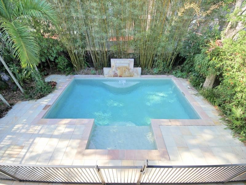 31 Francis Street, Mermaid Beach QLD 4218