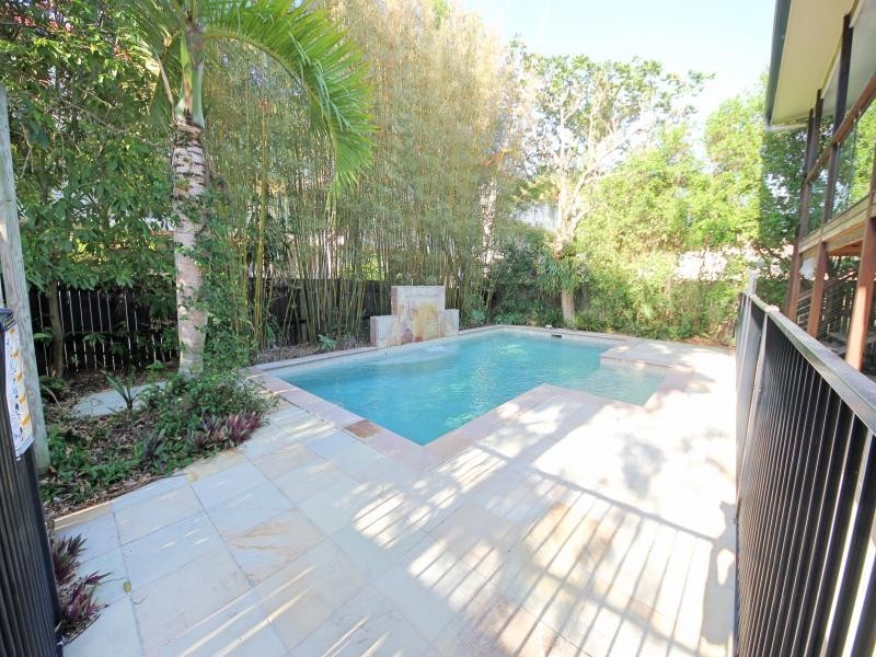 31 Francis Street, Mermaid Beach QLD 4218