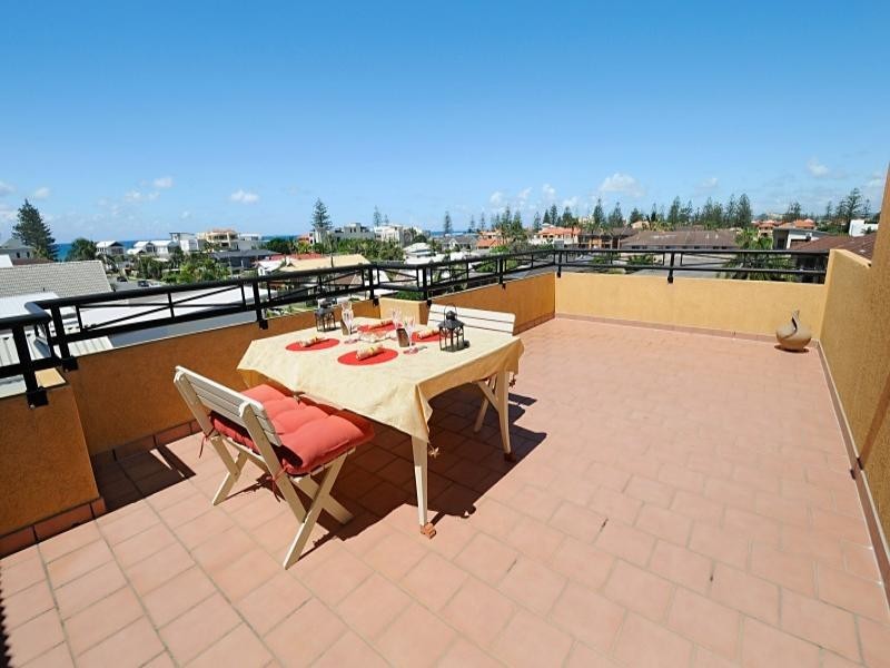 37 Sunbrite Ave, Mermaid Beach QLD 4218