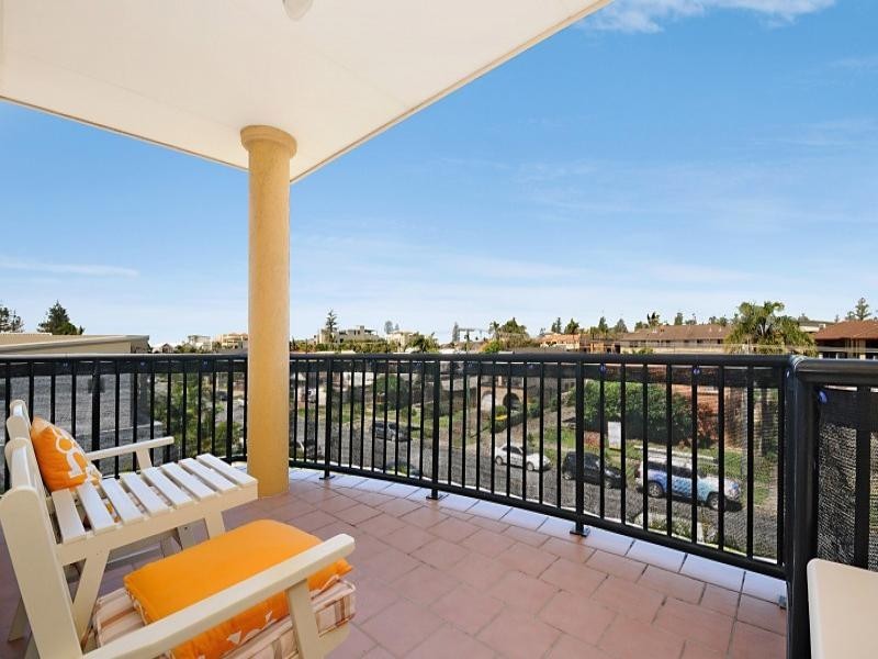 37 Sunbrite Ave, Mermaid Beach QLD 4218