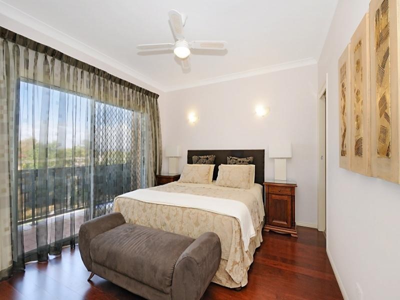 37 Sunbrite Ave, Mermaid Beach QLD 4218