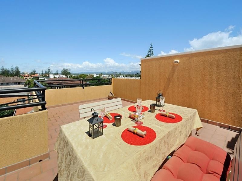 37 Sunbrite Ave, Mermaid Beach QLD 4218