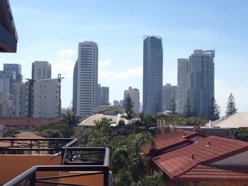 37 Sunbrite Ave, Mermaid Beach QLD 4218