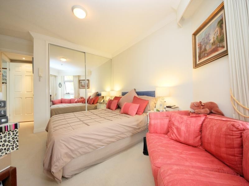 2216/24 PHOENICIAN, 24 Queensland Ave, Broadbeach QLD 4218