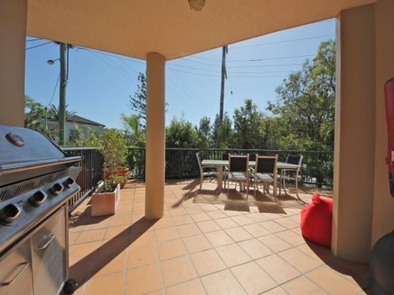 3/3 Sunset Blvd, Surfers Paradise QLD 4217