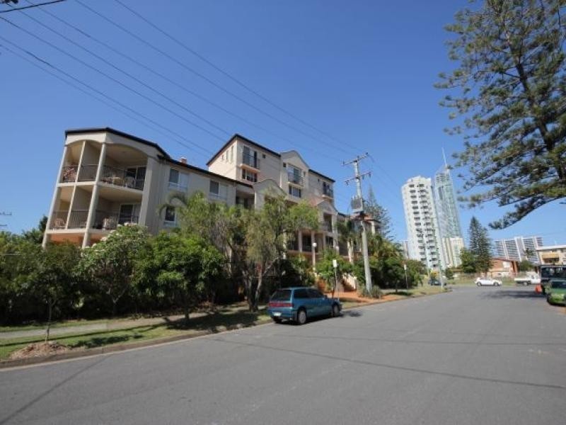 3/3 Sunset Blvd, Surfers Paradise QLD 4217