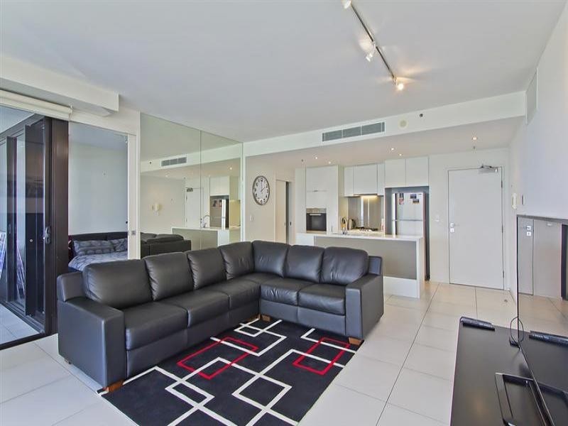 14 George ave, Broadbeach QLD 4218