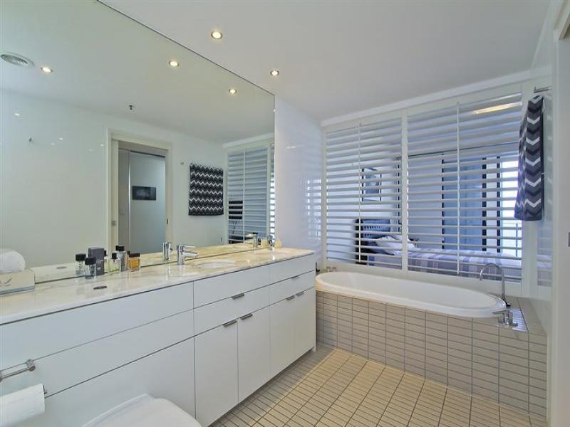 14 George ave, Broadbeach QLD 4218