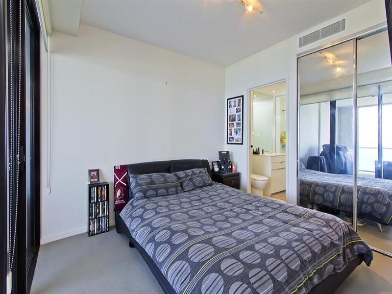 14 George ave, Broadbeach QLD 4218