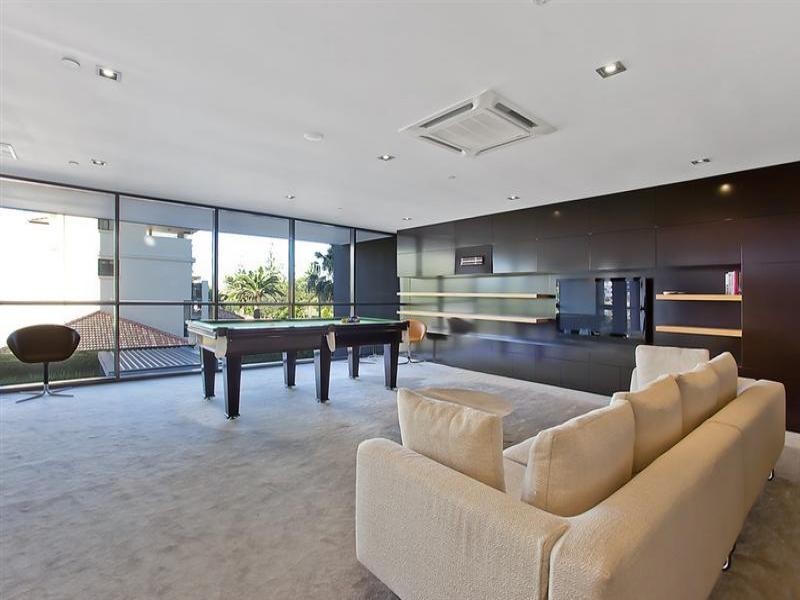 14 George ave, Broadbeach QLD 4218