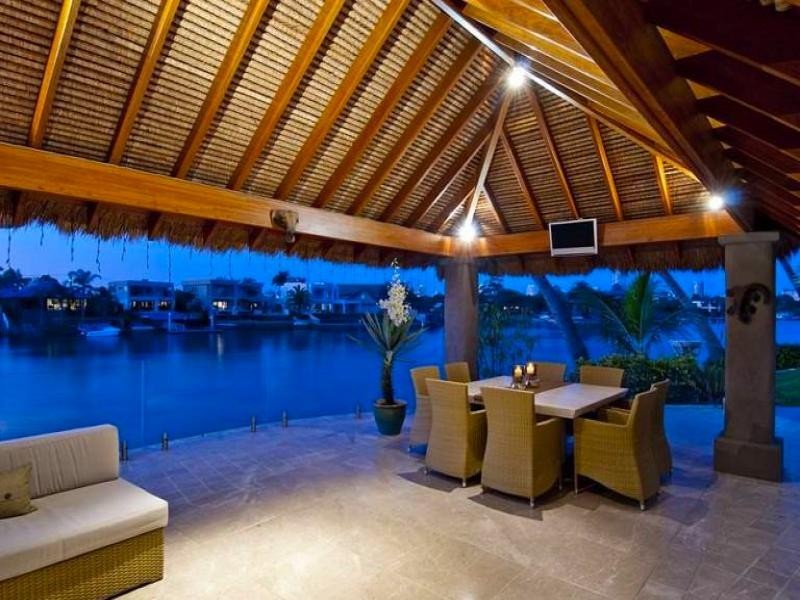 171 Monaco St, Broadbeach Waters QLD 4218