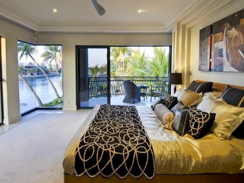 171 Monaco St, Broadbeach Waters QLD 4218