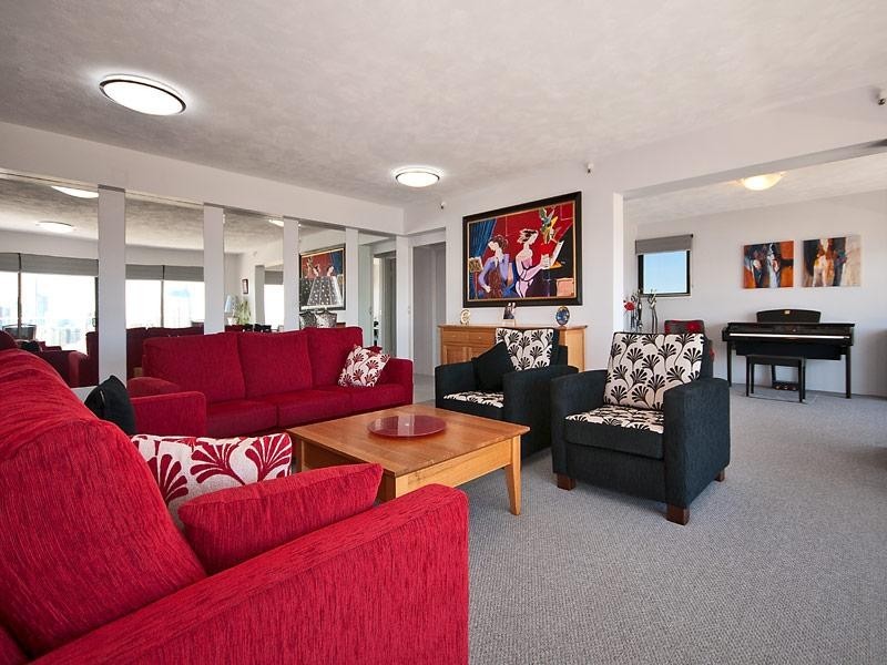 21/7 Britannia Avenue, Broadbeach QLD 4218