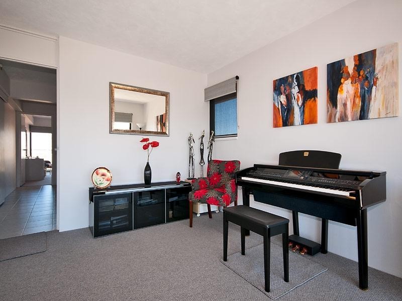 21/7 Britannia Avenue, Broadbeach QLD 4218