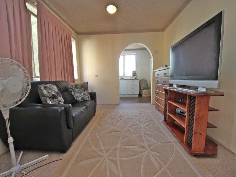 2/5 Rosewood Avenue, Broadbeach QLD 4218