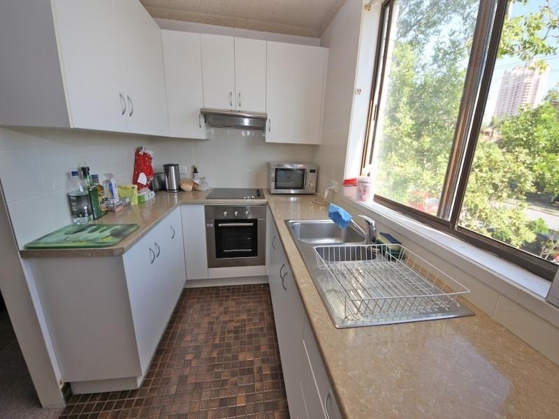 2/5 Rosewood Avenue, Broadbeach QLD 4218