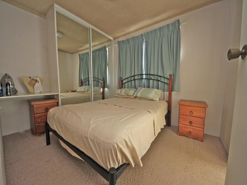 2/5 Rosewood Avenue, Broadbeach QLD 4218