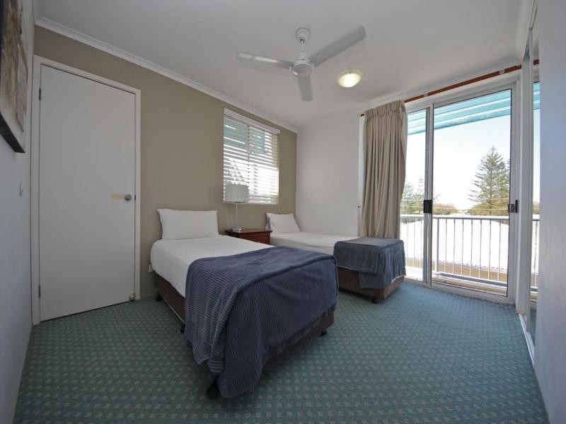 111/10 Alexandra Avenue, Broadbeach QLD 4218