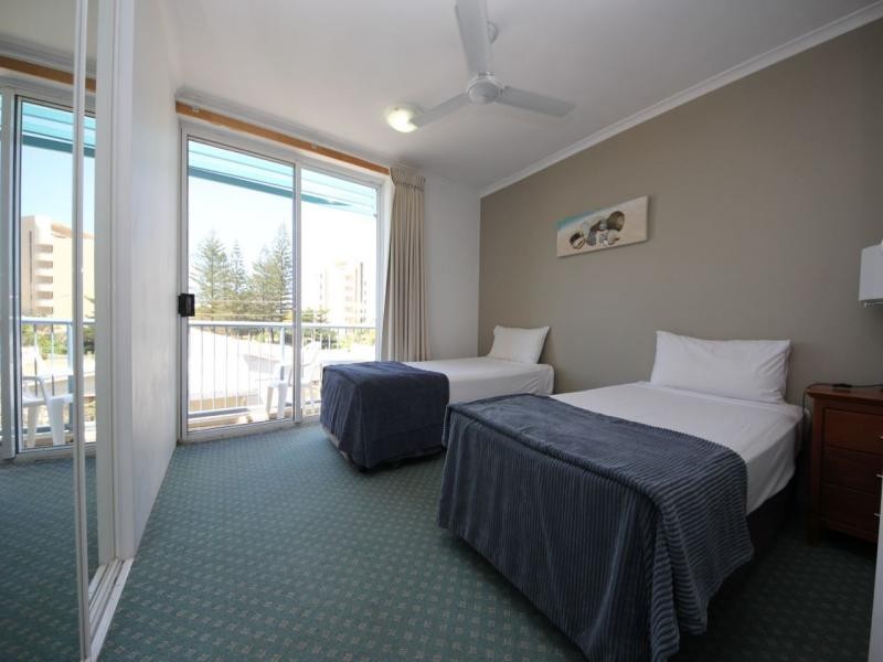 111/10 Alexandra Avenue, Broadbeach QLD 4218