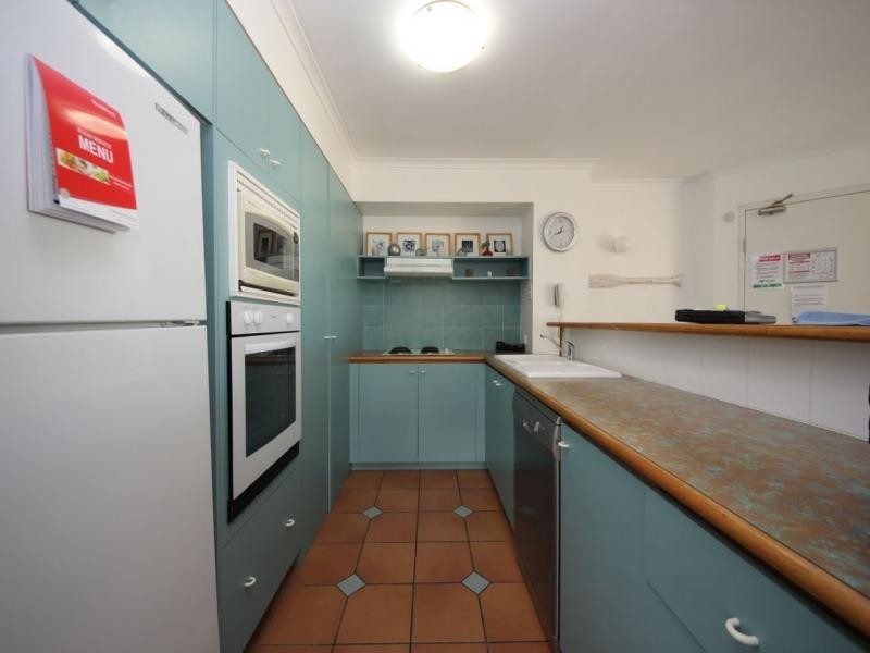 111/10 Alexandra Avenue, Broadbeach QLD 4218