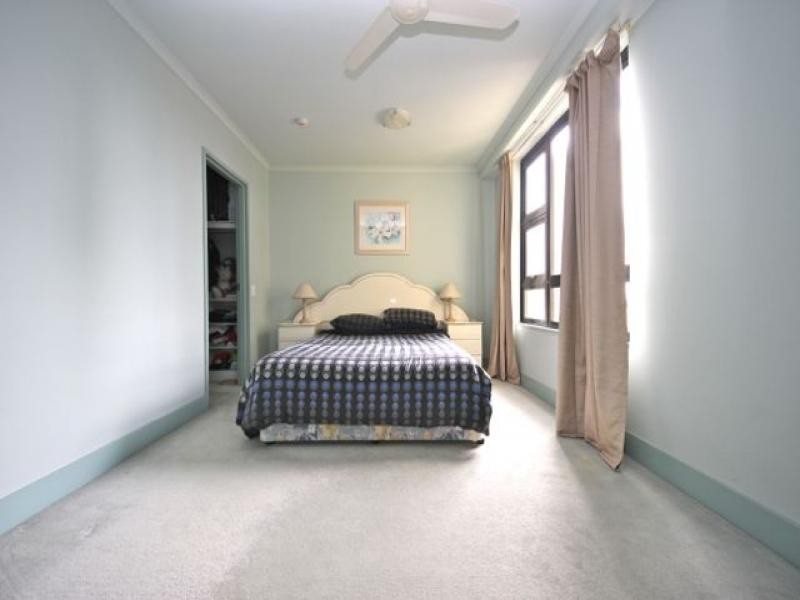 32 Surf Parade, Broadbeach QLD 4218