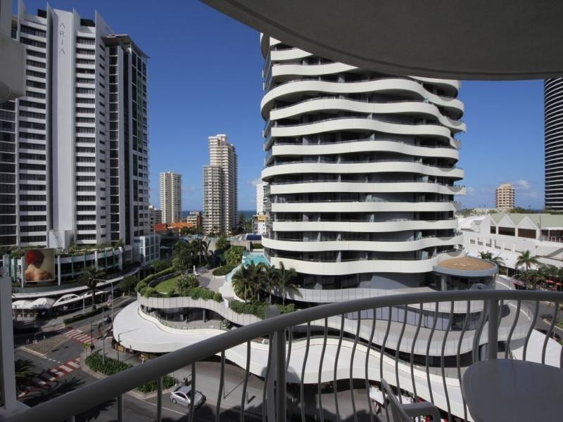 1089/90 surf Parade, Broadbeach QLD 4218