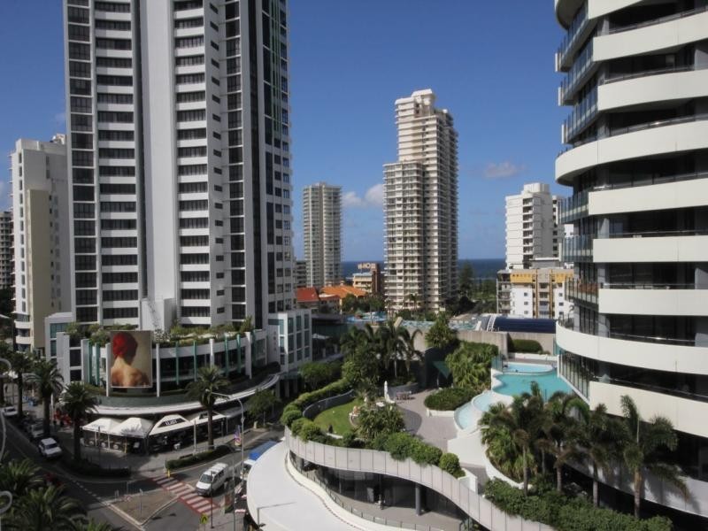1089/90 surf Parade, Broadbeach QLD 4218