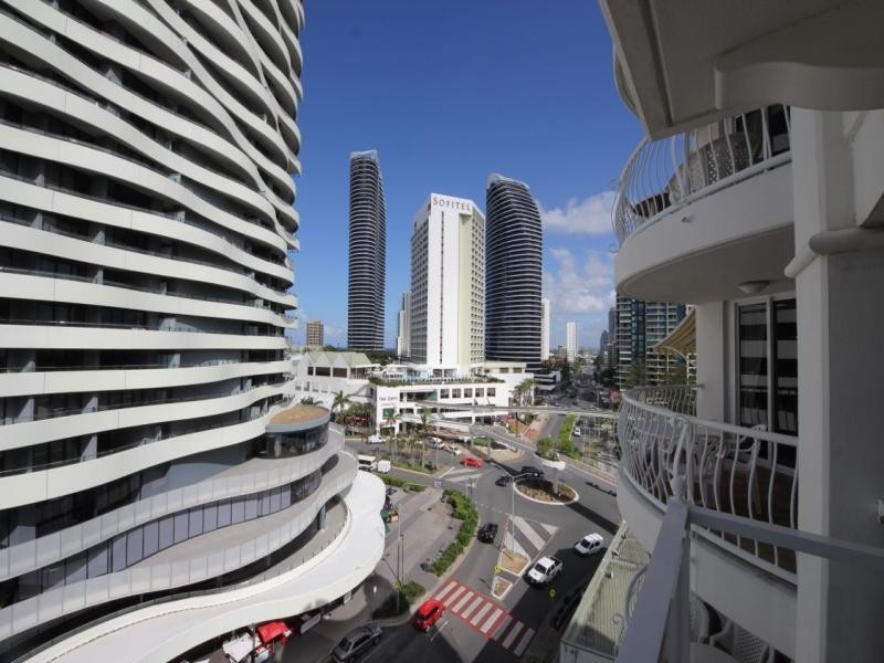 1089/90 surf Parade, Broadbeach QLD 4218