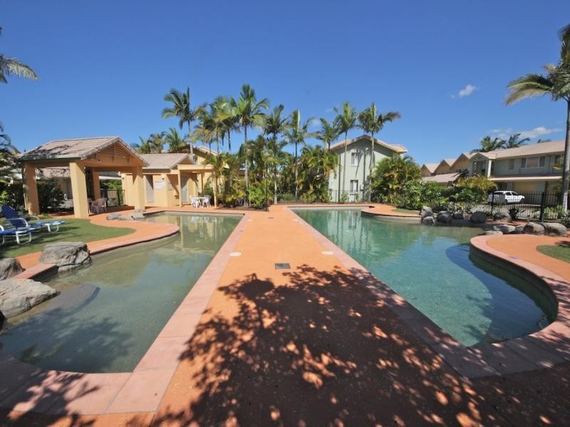 215 Cottesloe Drive, Mermaid Waters QLD 4218