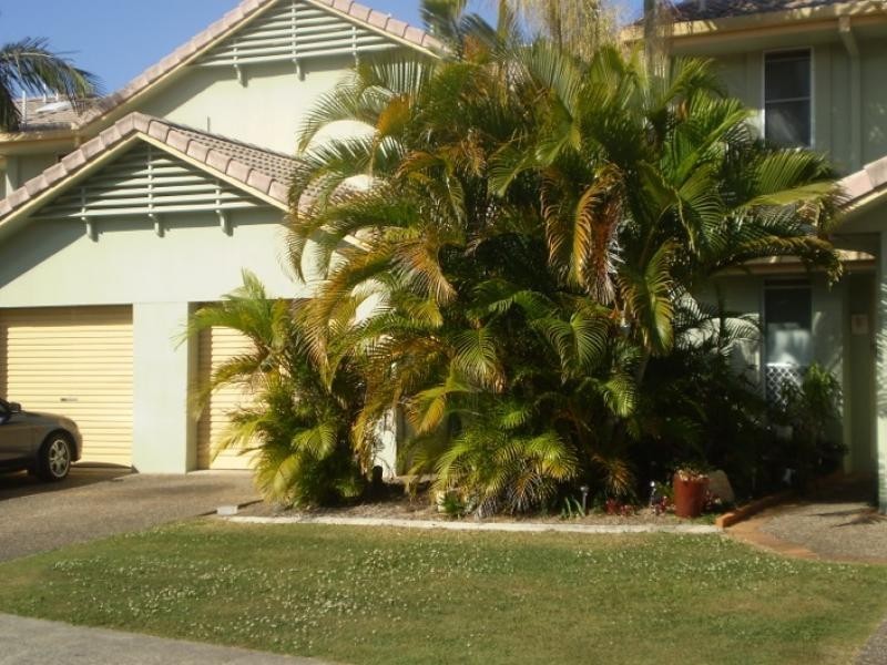 215 Cottesloe Drive, Mermaid Waters QLD 4218